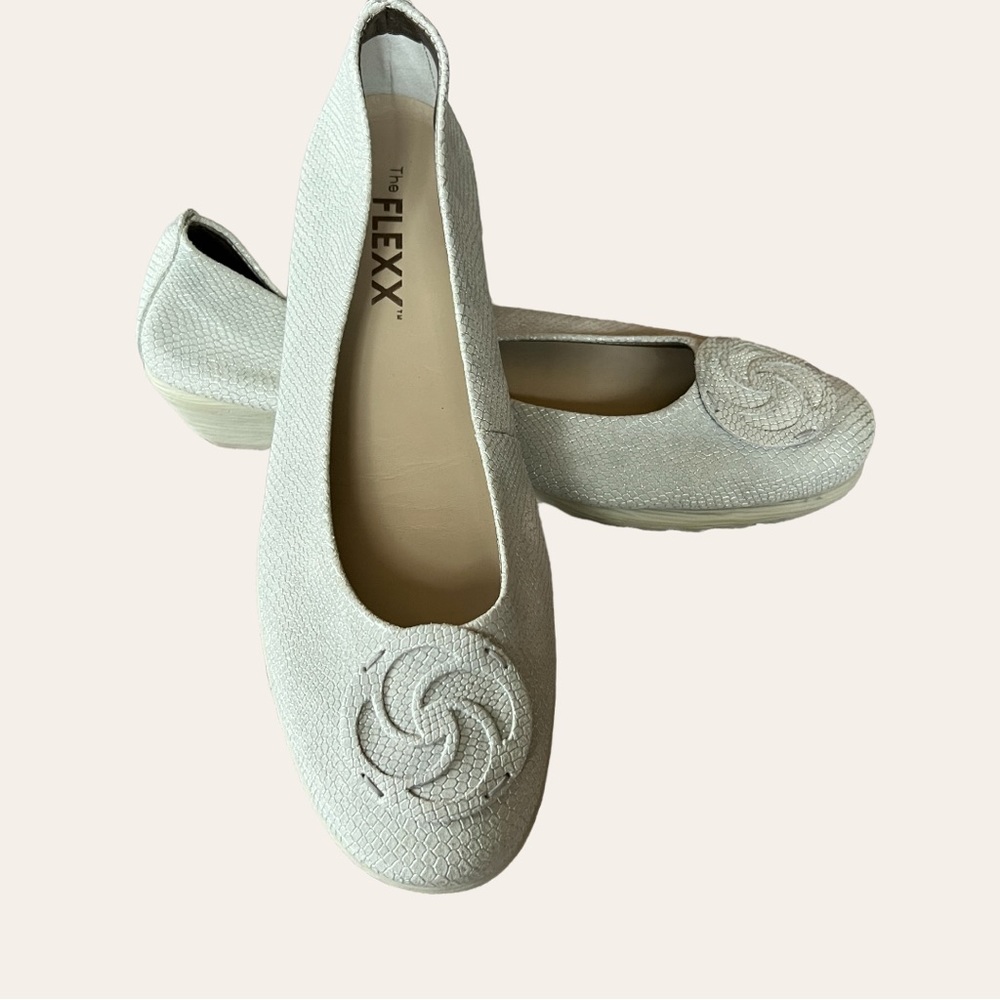 The Flexx Women's Bon Bon Ballet Flat - Silver/Gray